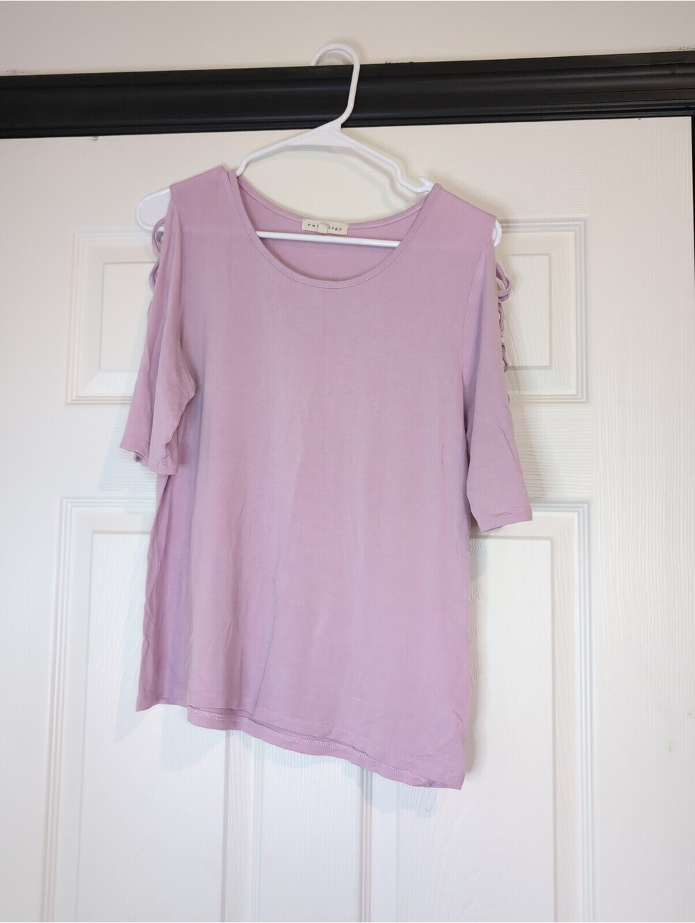 Medium petite lavender cut out sleeve top